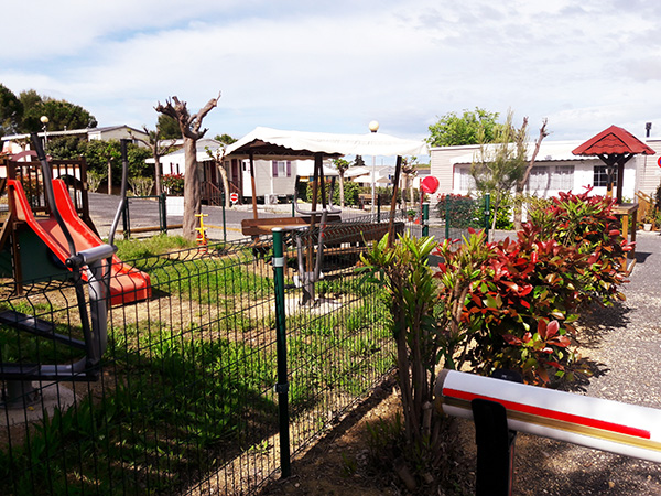 aire-de-jeux-camping-le-domino.jpg